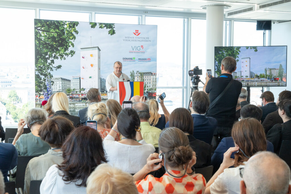 Pavel Brăila la inaugurarea instalației artistice de pe Ringturm din Viena